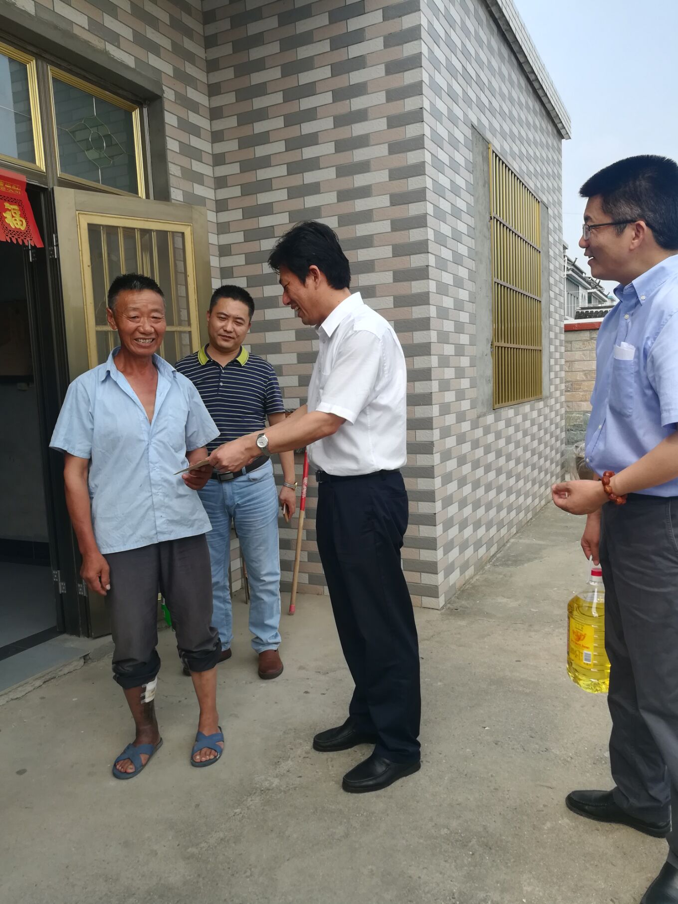 慰问.jpg 慰问.jpg